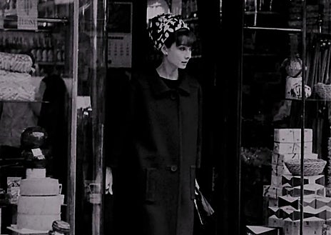 Imagen secundaria 1 - Arriba, Claudia Cardinale y Briggite Bardot, en Colmenar Viejo. Abajo, a la izquierda, Audrey Hepburn saliendo de Mantequerías Leonesas en 1966. A la derecha, Concha Velasco, en la Gran Vía.