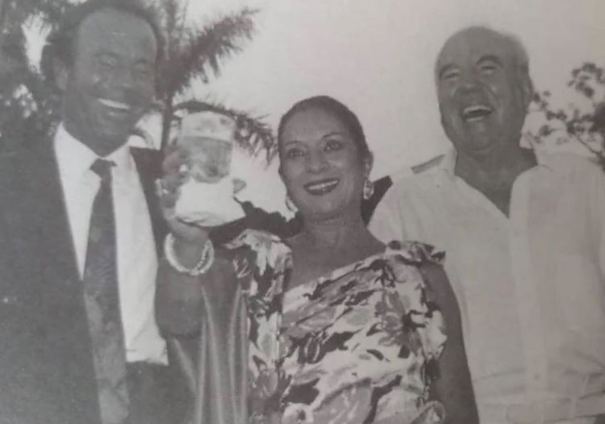 Tomás Muñoz, con Julio Iglesias y Lola Flores