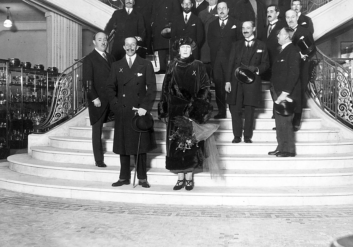 2 de enero de 1924: Alfonso XIII y Victoria Eugenia, durante la visita a la inauguración de los Almacenes Madrid-París