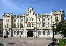 Detenido por apuñalar a un hombre en la pierna en la plaza del Ayuntamiento de Santander
