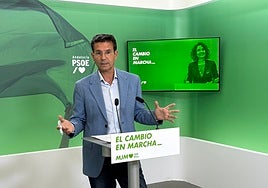 El PSOE andaluz critica el viaje oficial de Juanma Moreno a Japón: «Se va de vacaciones con el dinero de los andaluces»