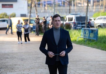 La juez no retira el pasaporte al hermano de Pedro Sánchez pero le pide que informe de si se va a Japón