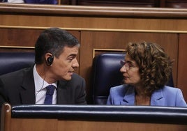Sánchez y Montero durante una de las sesiones plenarias de este último curso político