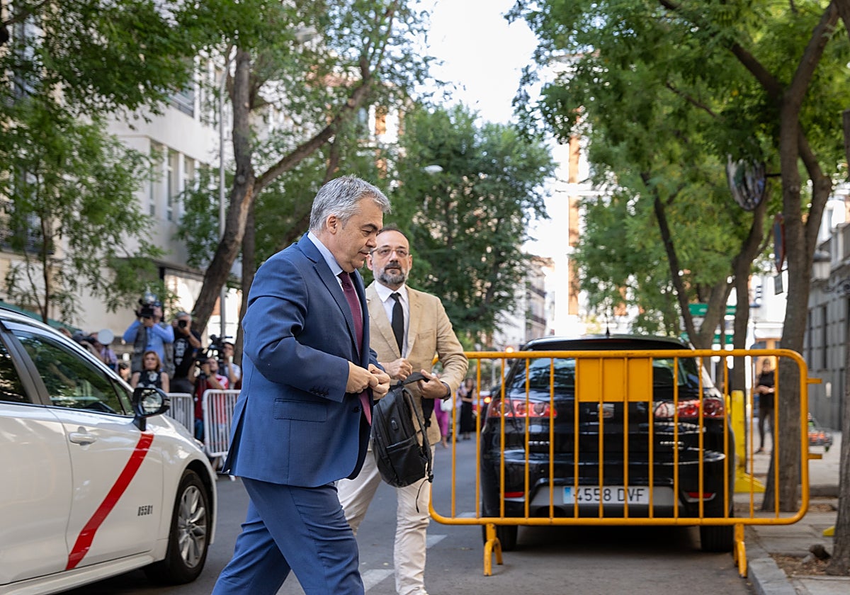 Santos Cerdán entrando en el Supremo