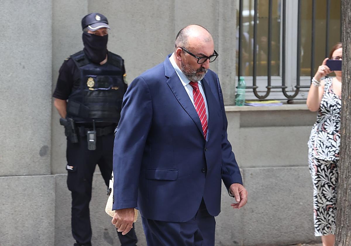 Koldo García, a la salida del Tribunal Supremo, en junio