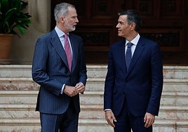 Sánchez acusa ante el Rey el cansancio de un final de curso agonizante