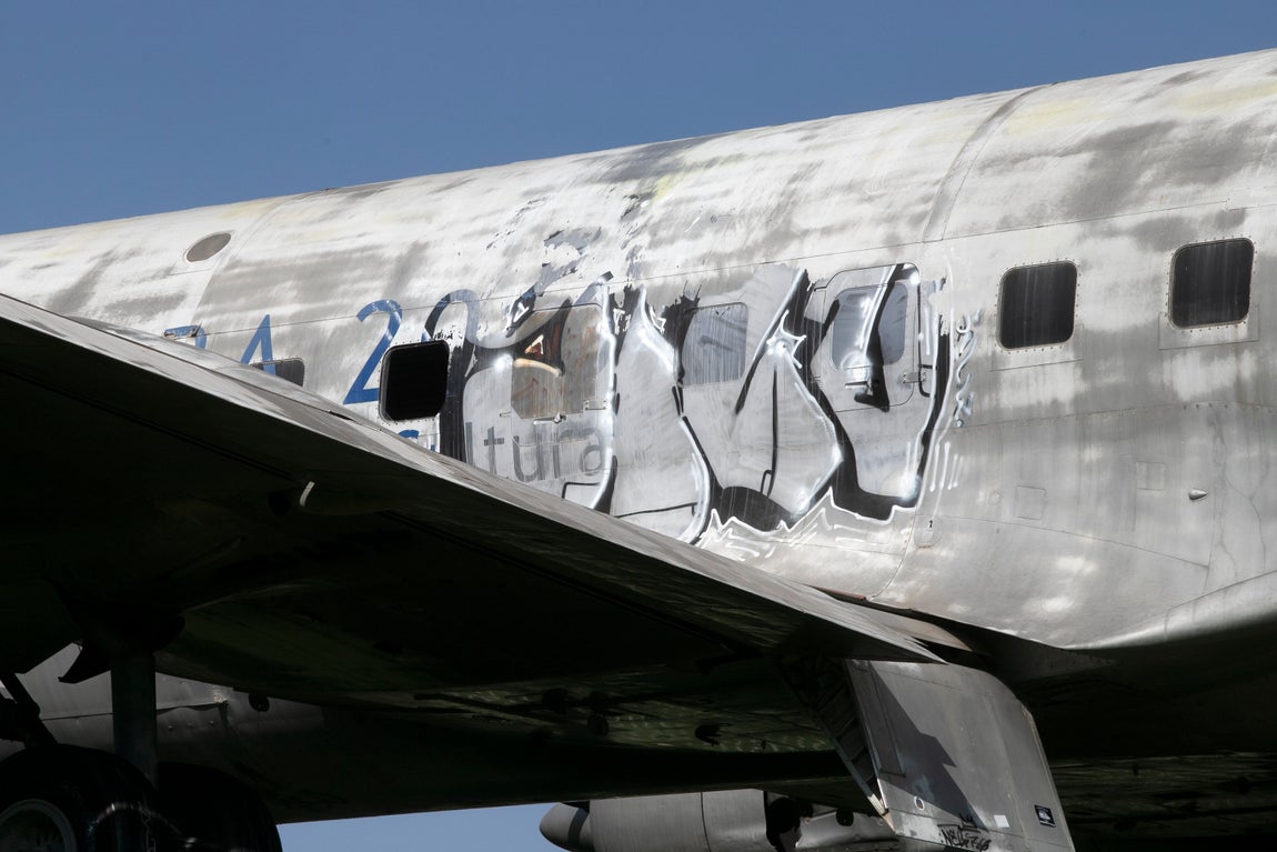 Las imágenes del estado en el que está el avión cultural de Córdoba