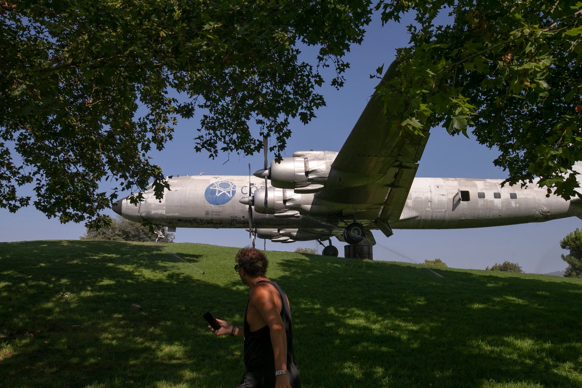 Las imágenes del estado en el que está el avión cultural de Córdoba