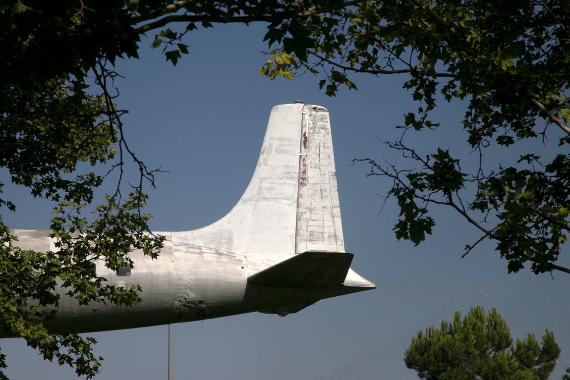 Las imágenes del estado en el que está el avión cultural de Córdoba