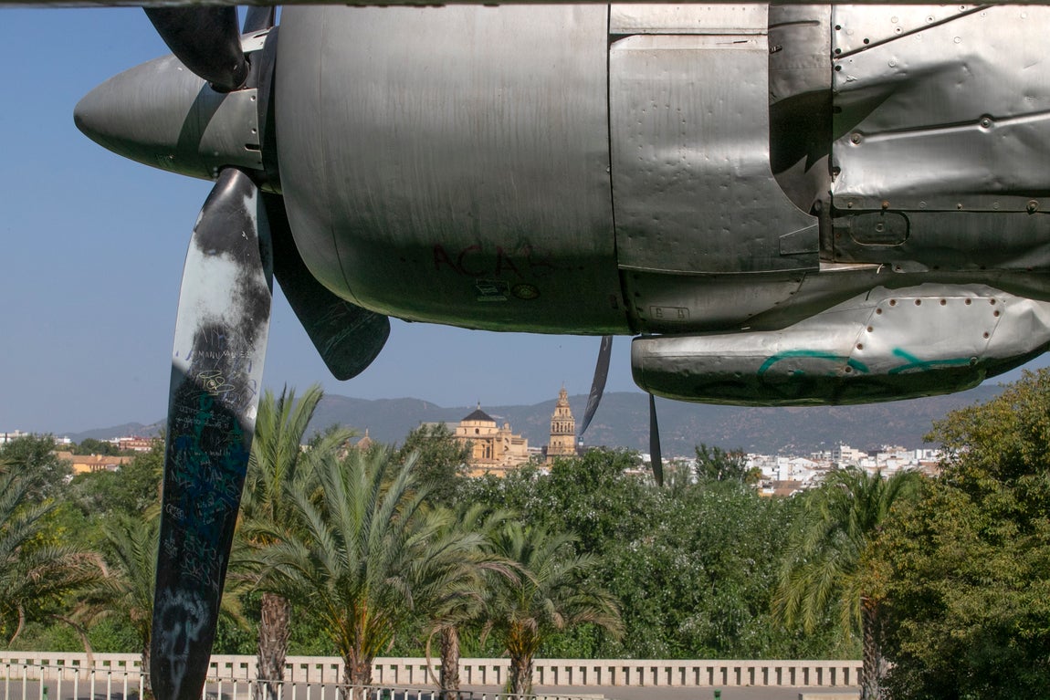 Las imágenes del estado en el que está el avión cultural de Córdoba