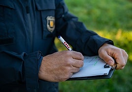 Los Mossos d'Esquadra investigan el ataque con objetos incendiarios a un centro de menores de Vallirana (Barcelona)