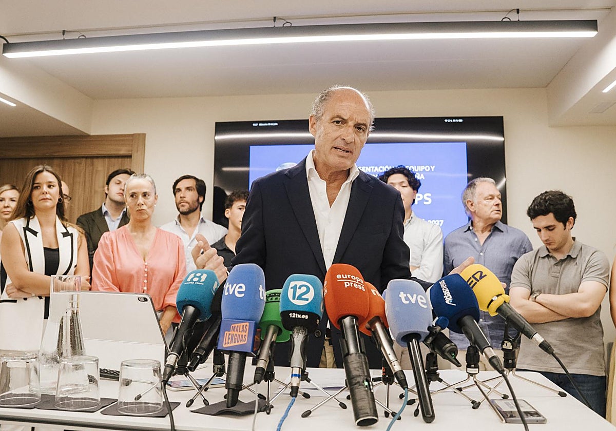 Francisco Camps, en la presentación de su equipo para aspirar a la Presidencia del PP en la Comunidad Valenciana, este miércoles en Alicante
