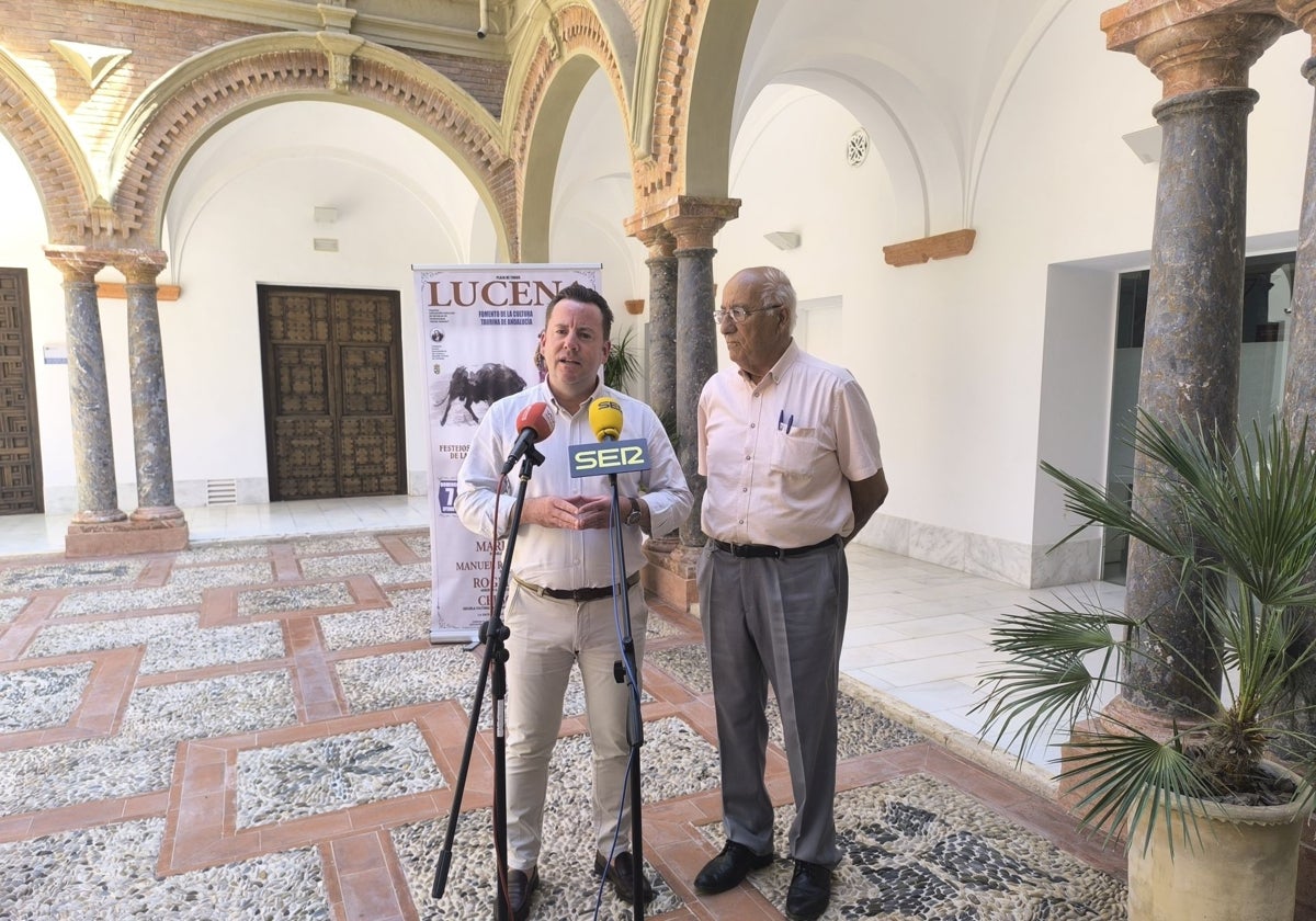 El concejal de Presidencia, Francis Aguilar, y el presidente de la Asociación, Eduardo Ordóñez