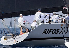 Felipe VI asume que el Aifos no tiene posibilidades en la Copa del Rey Mapfre: «El barquito es muy antiguo»