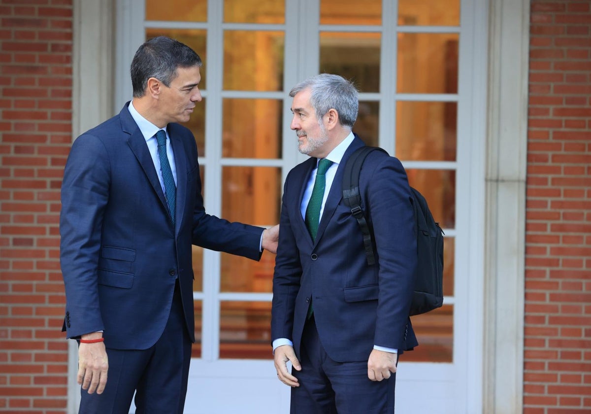 Fernando Clavijo junto a Pedro Sánchez en el Palacio de La Moncloa
