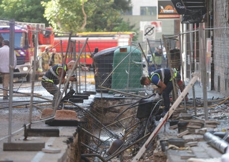 Imagen secundaria 1 - Dos heridos en el incendio provocado por una explosión de gas en Zamora