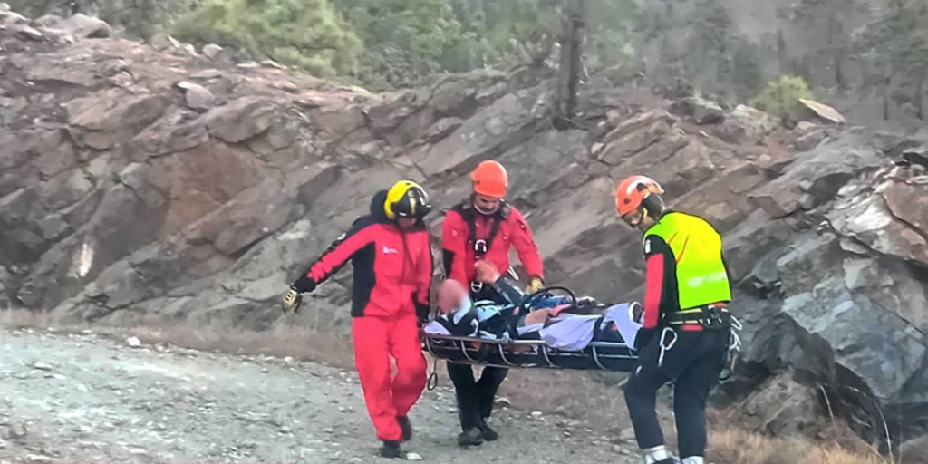Un niño de 12 años cae desde varios metros de altura con su bicicleta en Tenerife