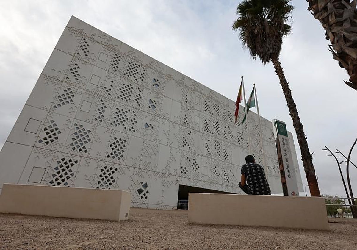 Fachada principal de la Ciudad de la Justicia de Córdoba