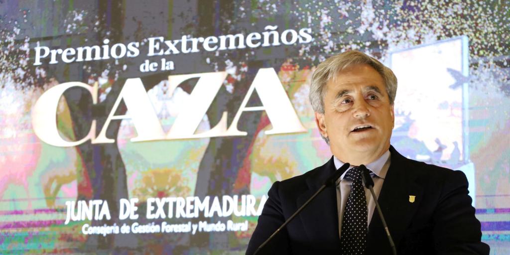 Ignacio Higuero: el cazador que dejó Vox para mantener su cargo y es ya la última víctima de la guerra de los currículos