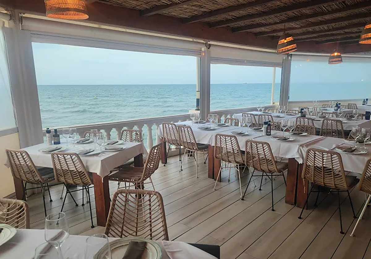 El mejor restaurante de la playa de Gandía para comer fideuá, paella o pescado fresco: «Perfecto para comidas y sobremesas vacacionales»