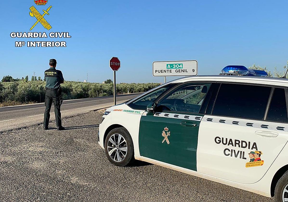Una patrulla de la Guardia Civil de Puente Genil