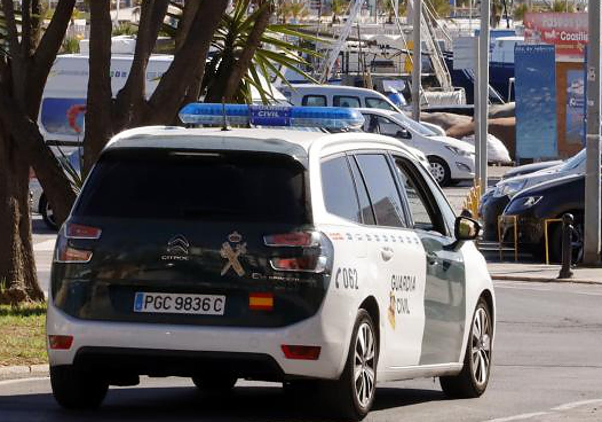 Un vehículo de la Guardia Civil en Torrevieja (Alicante)