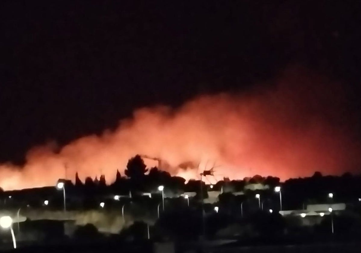 Las llamas se han visto desde varios kilómetros