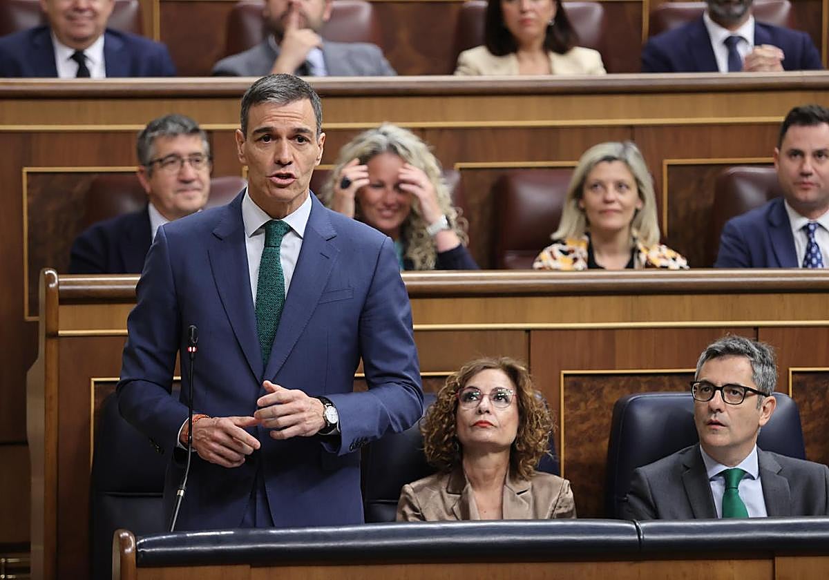 Pedro Sánchez, María Jesús Montero y Félix Bolaños en el Congreso de los Diputados