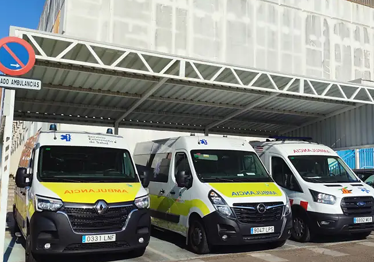 Ambulancias junto al Hospital Perpetuo Socorro de Badajoz.