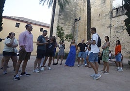 'Free tours' nocturnos: una forma de conocer Córdoba para evitar el calor