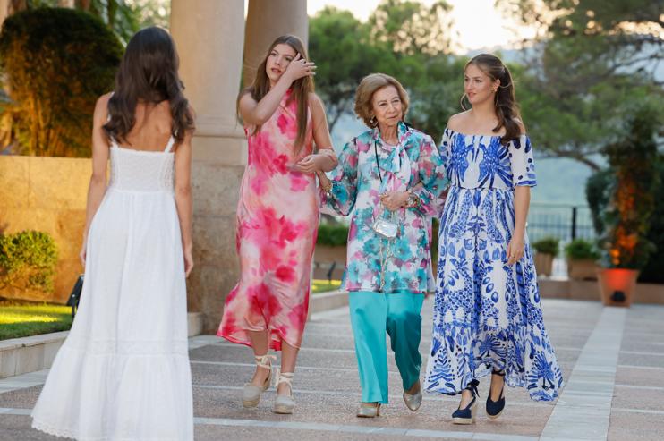 Los reyes Felipe VI y Letizia ofrecen la tradicional recepción a las autoridades de Baleares en Marivent