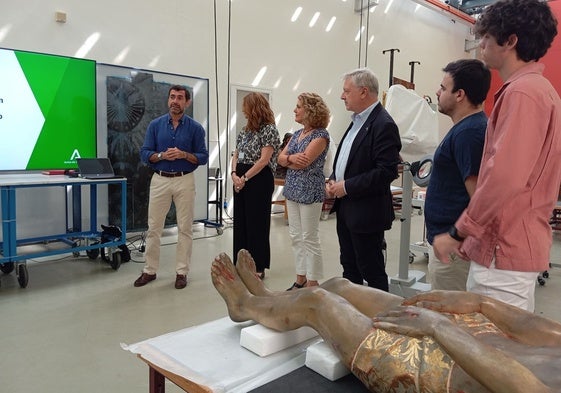El Señor en su Santo Sepulcro de Cabra, en las instalaciones del IAPH en Sevilla