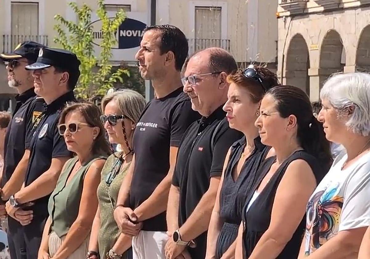 Minuto de silencio en Don Benito por el presunto crimen de violencia de género