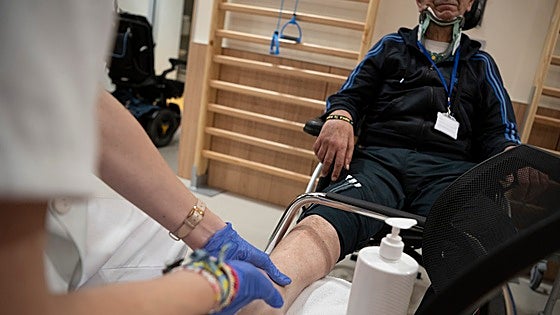 Afectados por la ELA: «Estamos agotados: tuve que dejar de trabajar para poder atender a mi marido»
