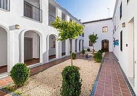 El íntimo patio cordobés en el que puedes dormir por 69 euros la noche