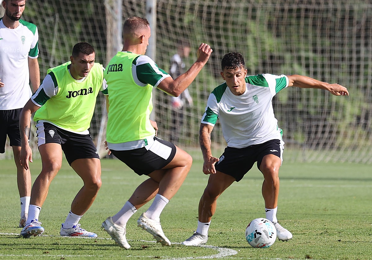 Juan María Alcedo en un entrenamiento con el Córdoba CF