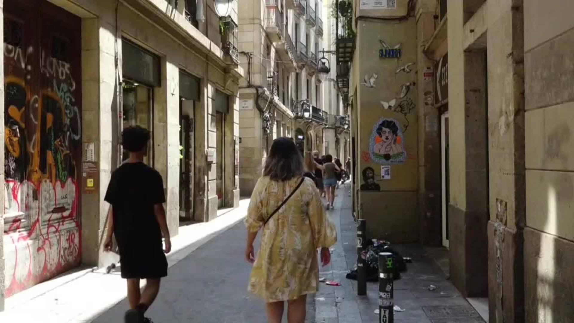 Barcelona extiende la prohibición de las &#039;rutas de alcohol&#039; a toda la ciudad y todo el día