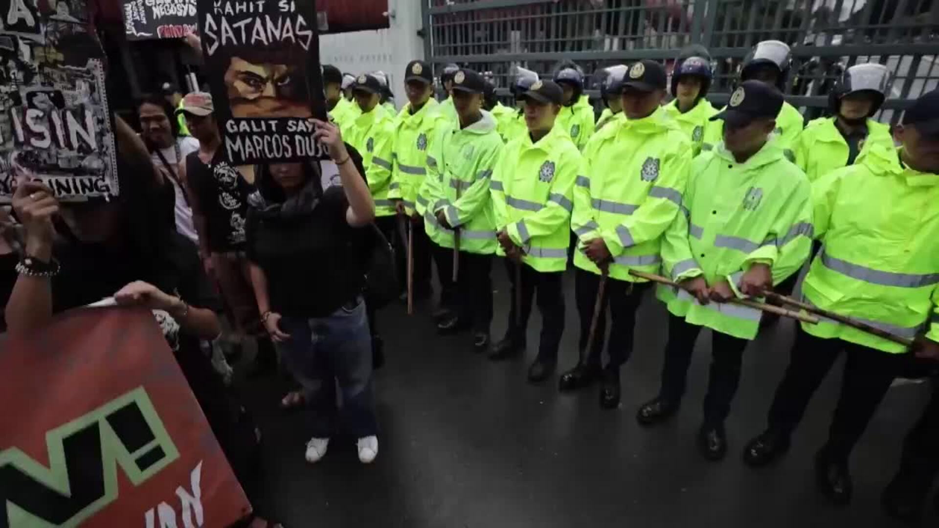 Manifestantes se reúnen en Manila para pedir el enjuiciamiento de la vicepresidenta Sara Duterte