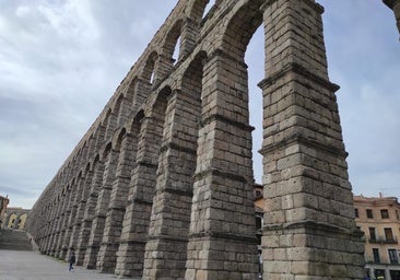 Se lleva una piedra del Acueducto de Segovia y la pone a subasta en internet