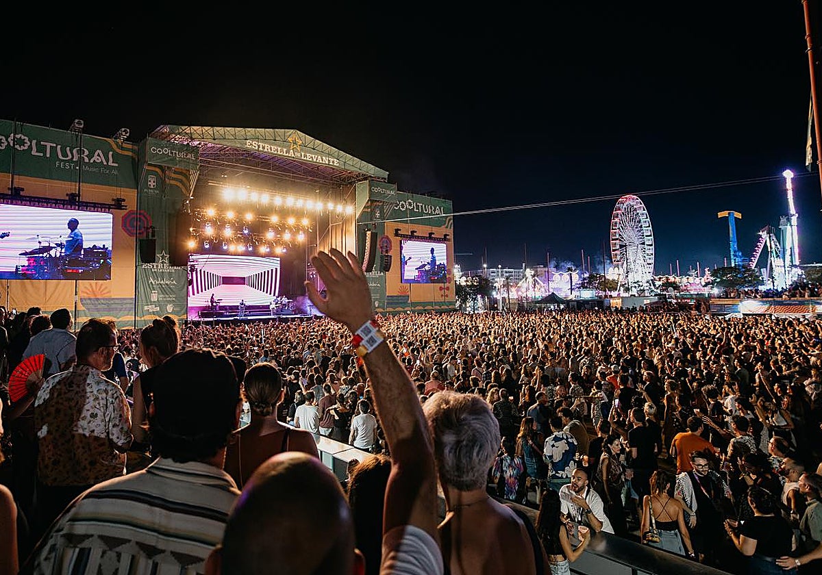 Recinto de conciertos del 'Cootural Fest' durante la Feria de Almería en 2024