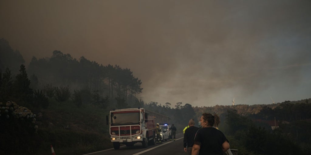 La conselleira de Medio Rural tilda de «atentado» el incendio de Ponteceso
