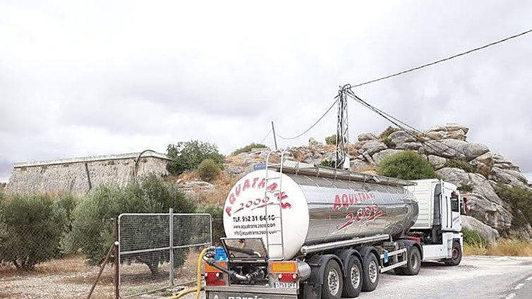 El agua que el AVE se llevó: Valle de Abdalajís, dos décadas pendiente de una tubería