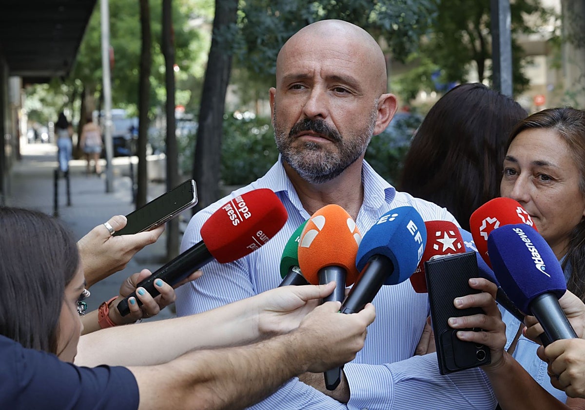 El PP se escuda en que la moción de Jumilla no señala religiones ni ritos y acusa a PSOE y Vox de «polarizar» al país