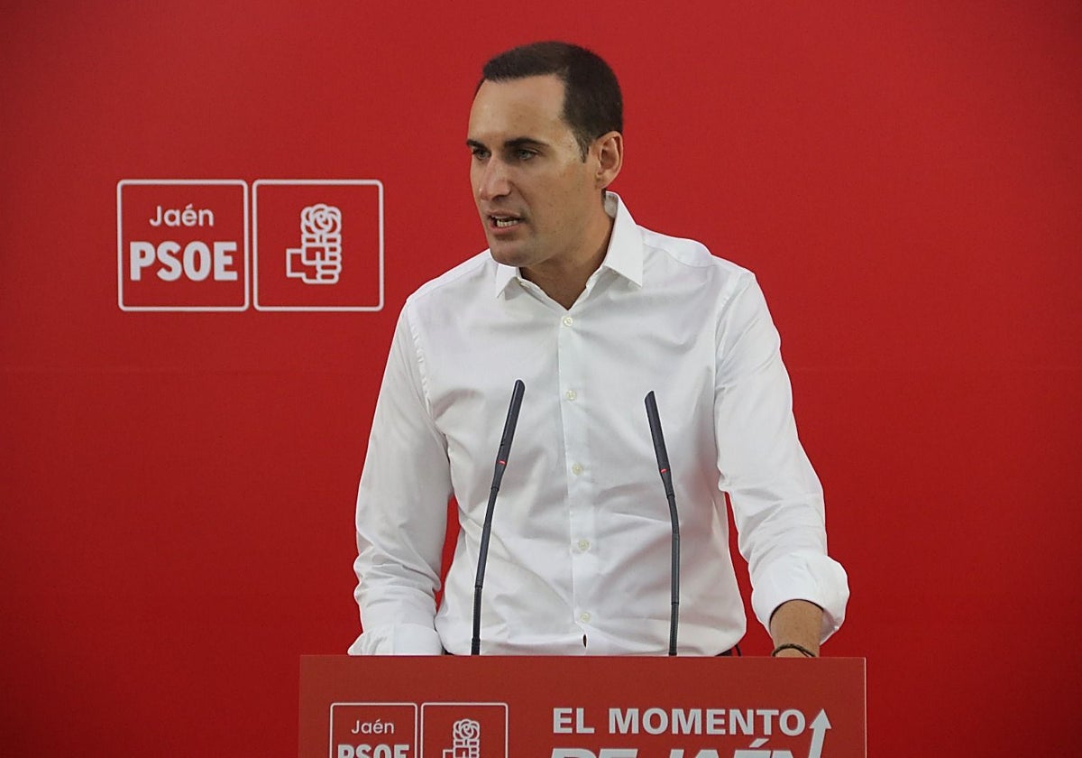 El PSOE sugiere «octubre» como el mes en que Juanma Moreno adelantaría las elecciones en Andalucía