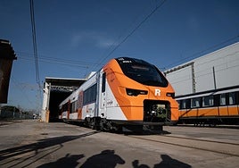 Evacuados al menos 80 pasajeros de un tren averiado en Tarragona