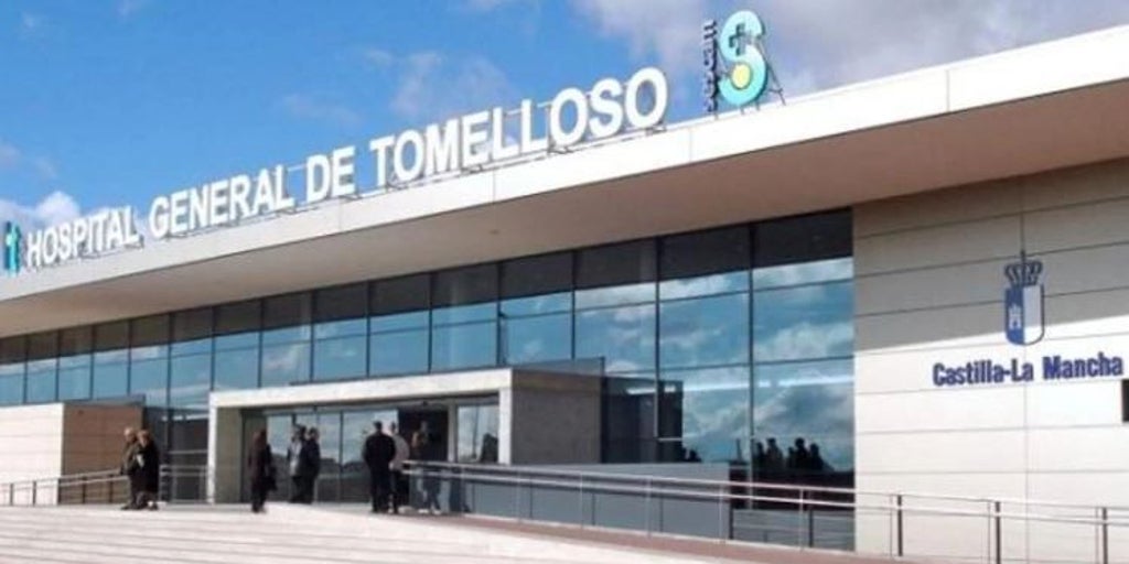 Dos hombres afectados por inhalación de humo en el incendio de un restaurante en la estación de autobuses de Tomelloso