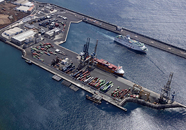 Los  polizones a bordo del armador que desembarcó en el puerto de Arrecife (Lanzarote) pasan a disposición judicial