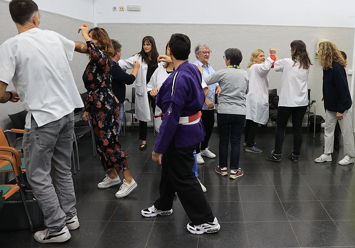 Curso de defensa personal en Fuenlabrada (Madrid) ante el aumento de agresiones al personal sanitario
