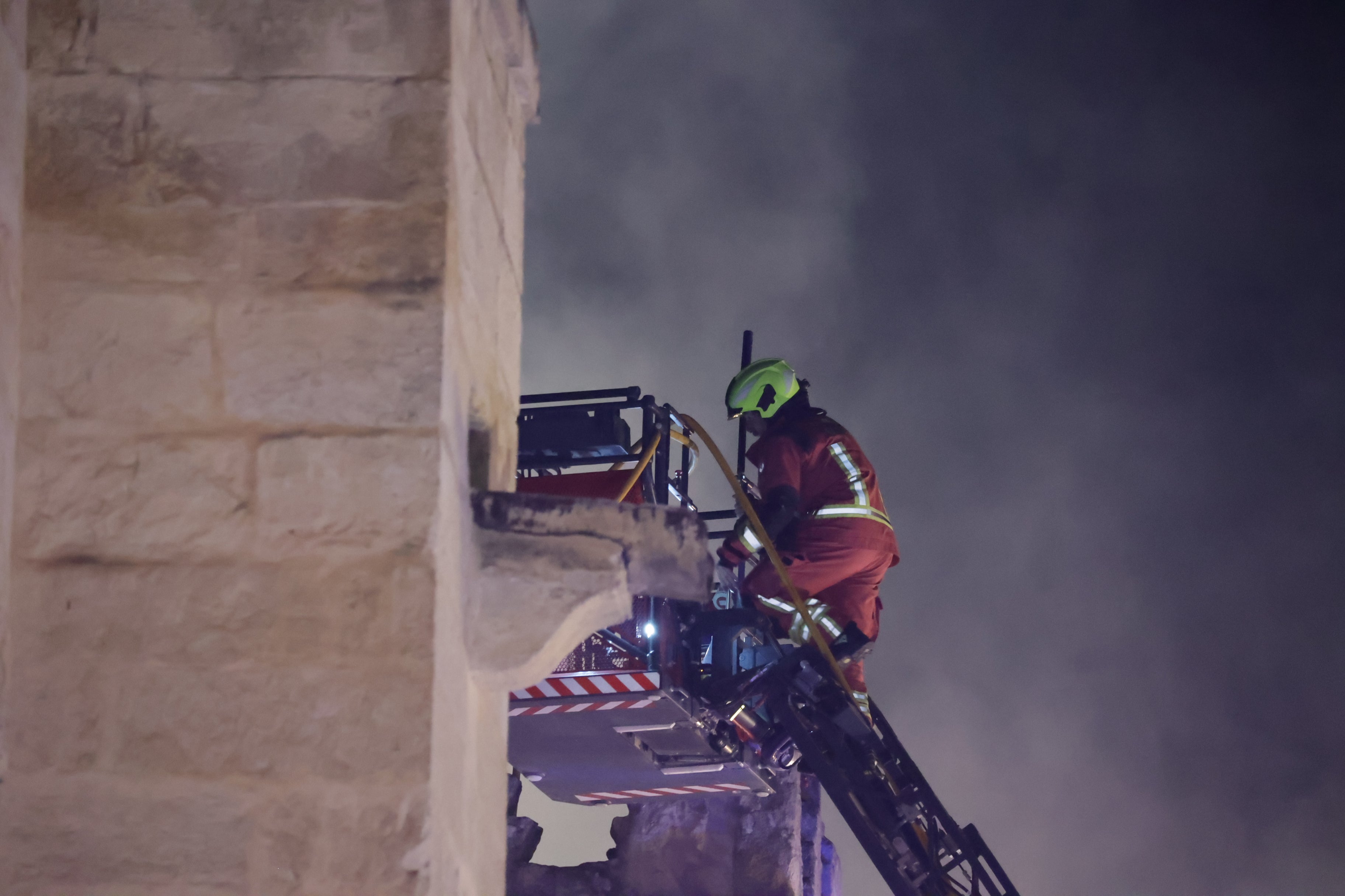 Las imágenes del inquietante incendio en la Mezquita de Córdoba
