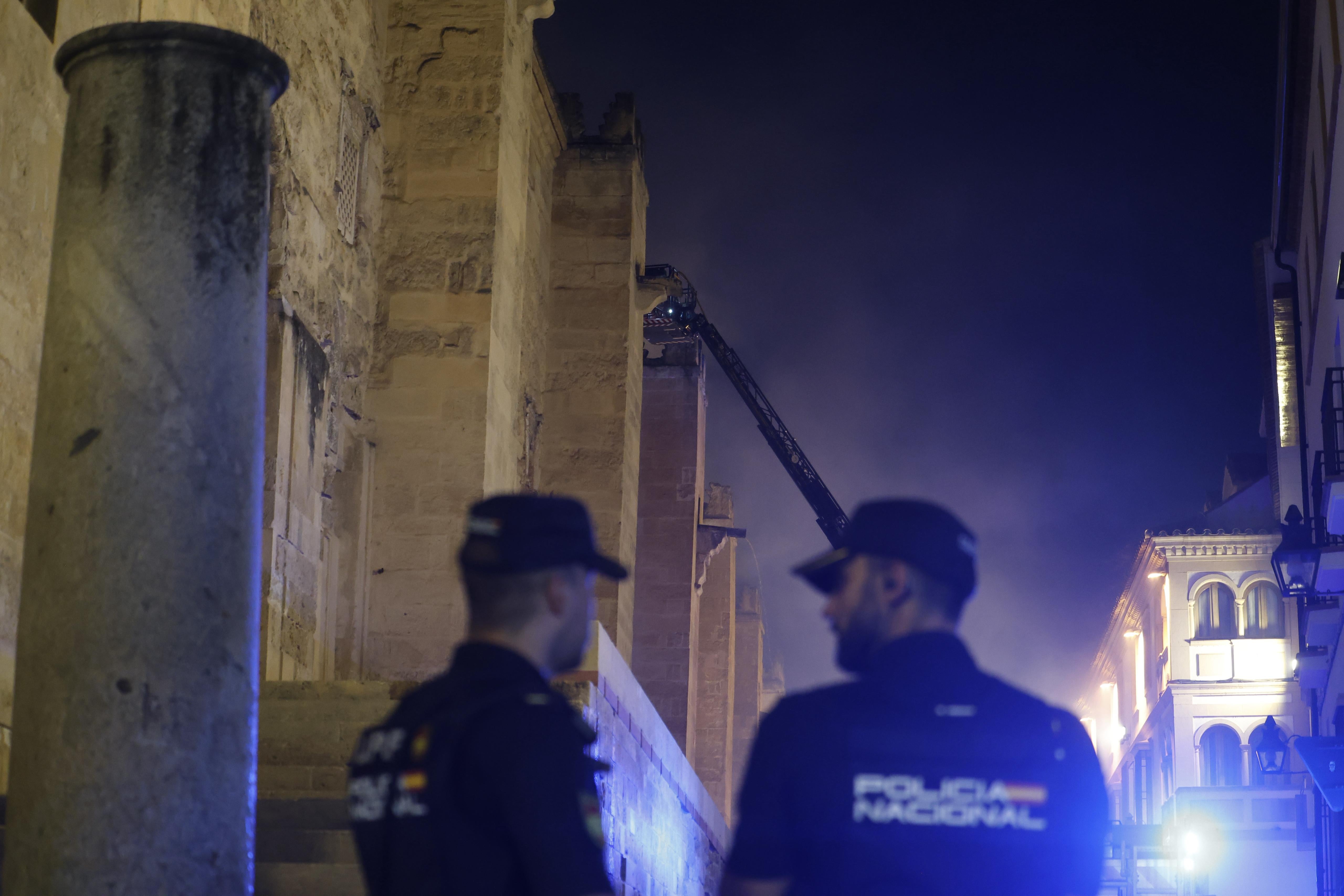 Las imágenes del inquietante incendio en la Mezquita de Córdoba